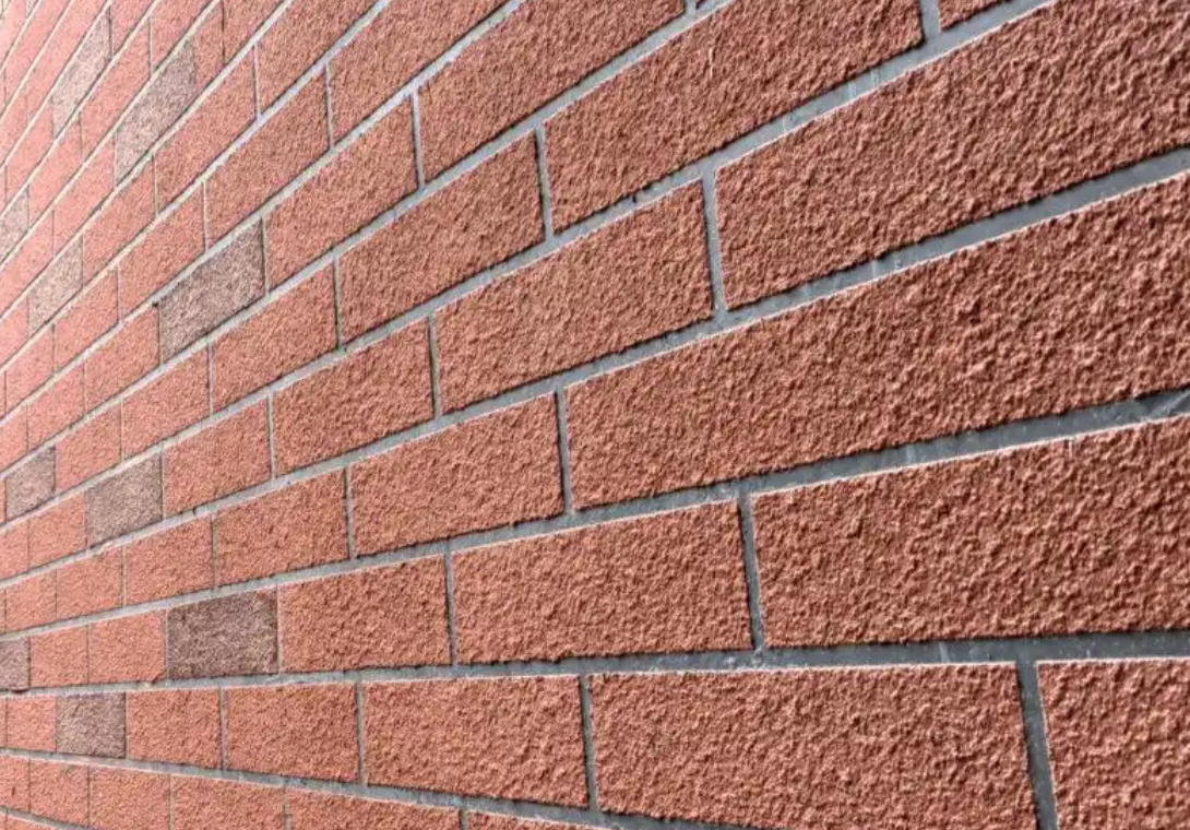 The role of surface clear varnish for exterior stone effect coatings