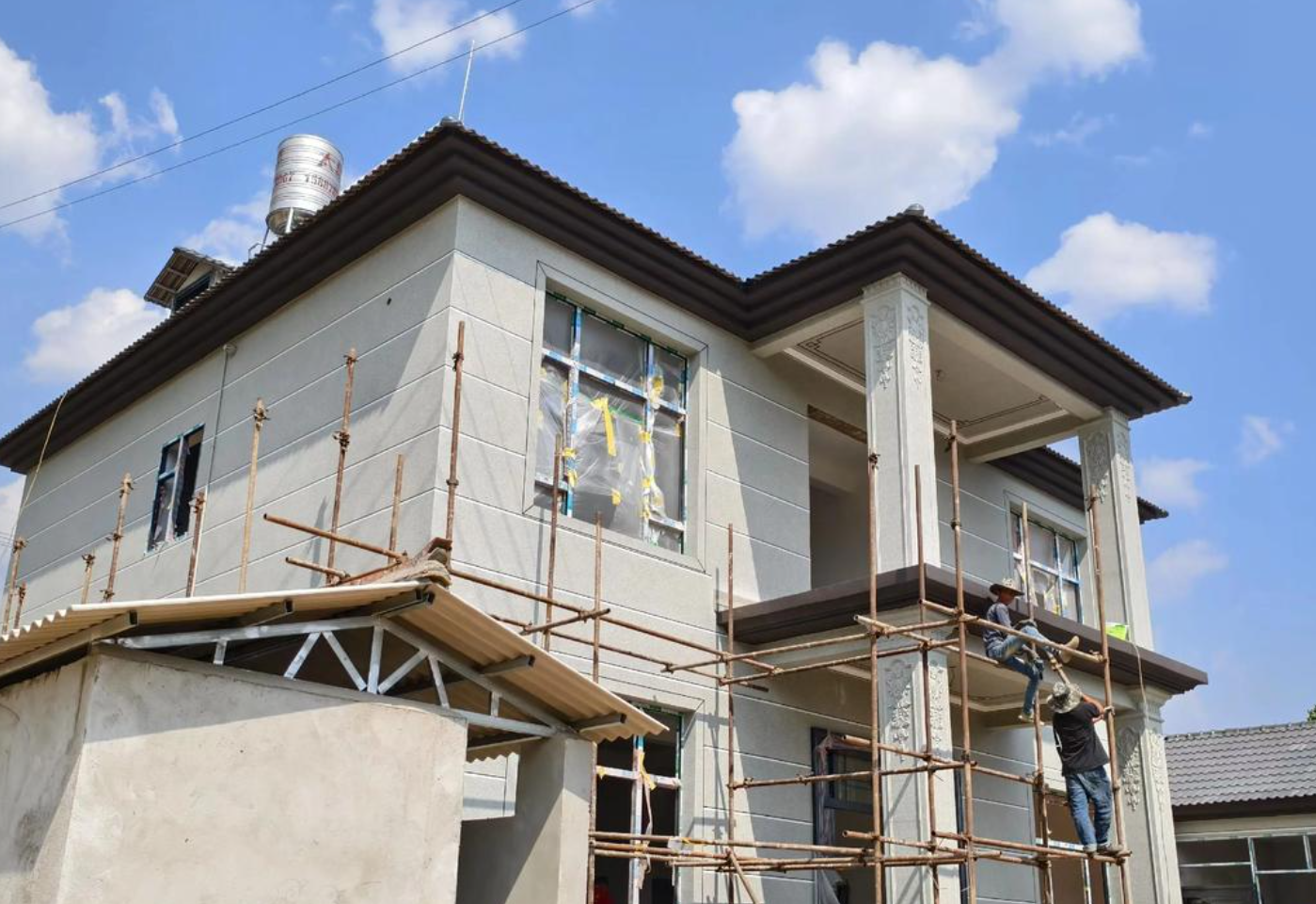 Exterior stone-effect paint suitable for subtropical climates